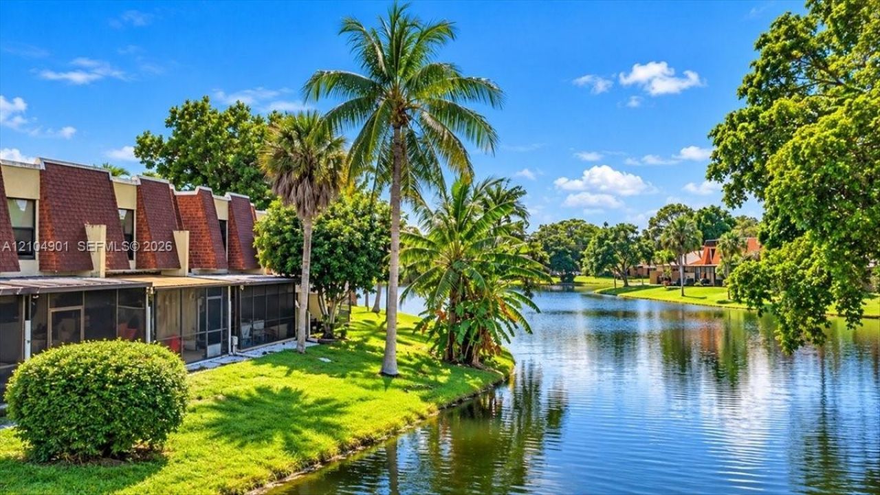 8979 Palm Tree Ln, Unit 8979, Pembroke Pines, FL 33024 Photo
