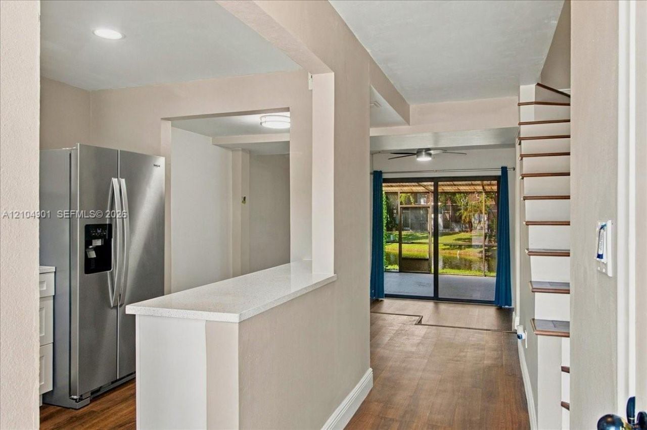 8979 Palm Tree Ln, Unit 8979, Pembroke Pines, FL 33024 Photo