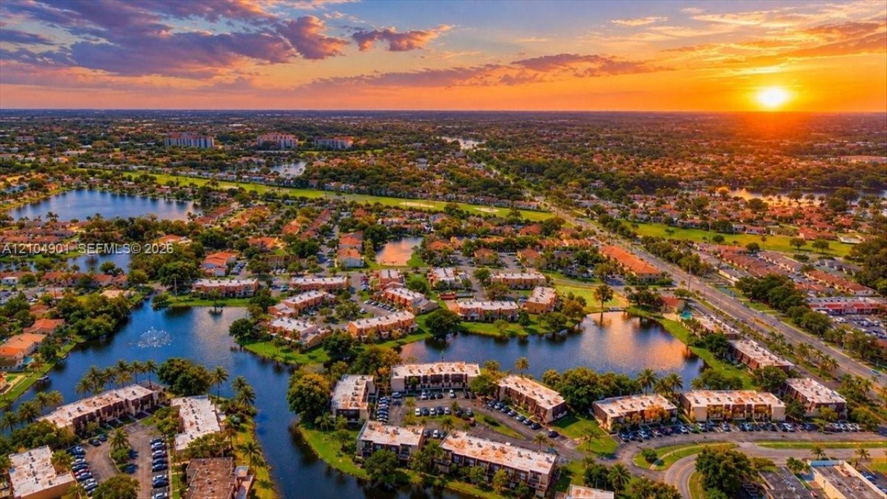 8979 Palm Tree Ln, Unit 8979, Pembroke Pines, FL 33024 Photo