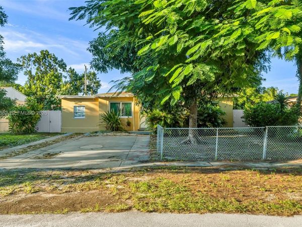 1431 NE 156th Ter, North Miami Beach, FL 33162