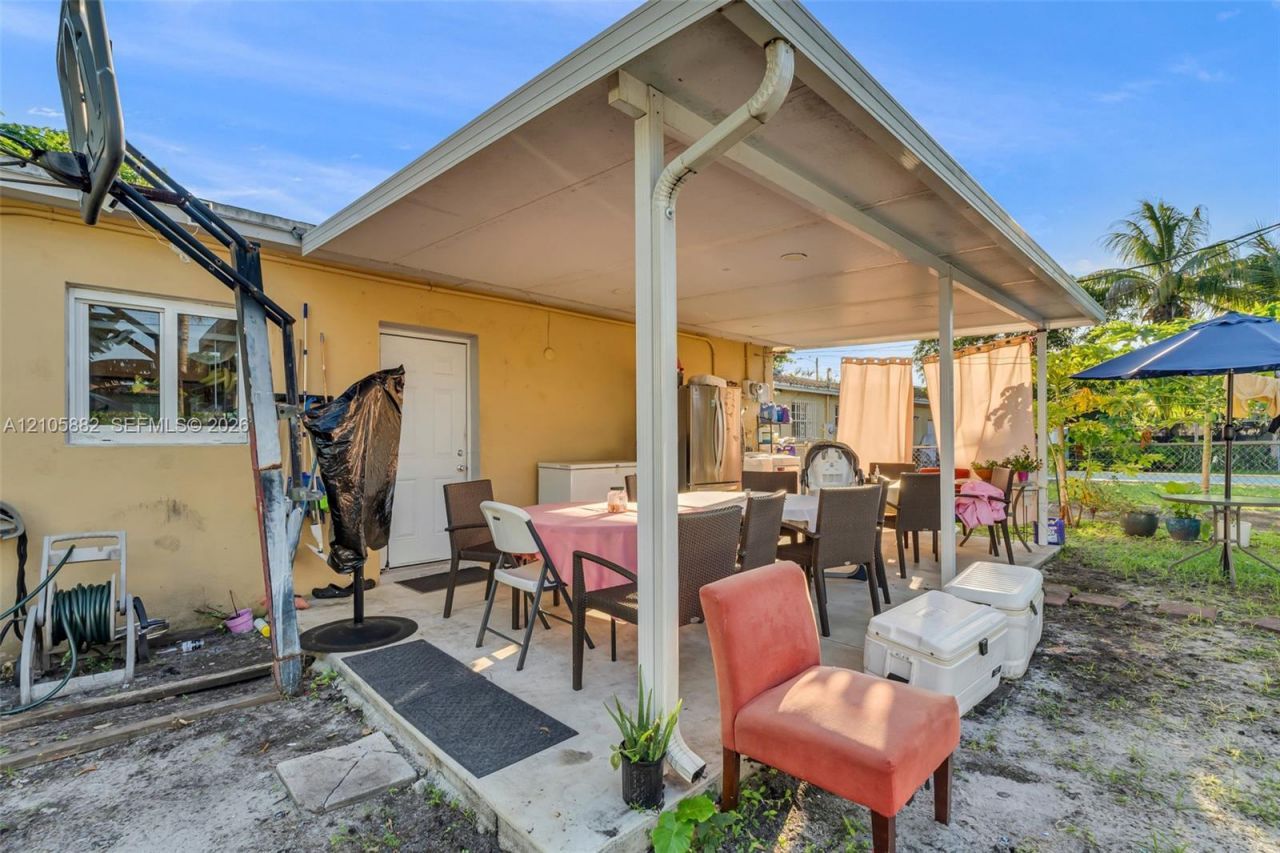 1431 NE 156th Ter, North Miami Beach, FL 33162 Photo