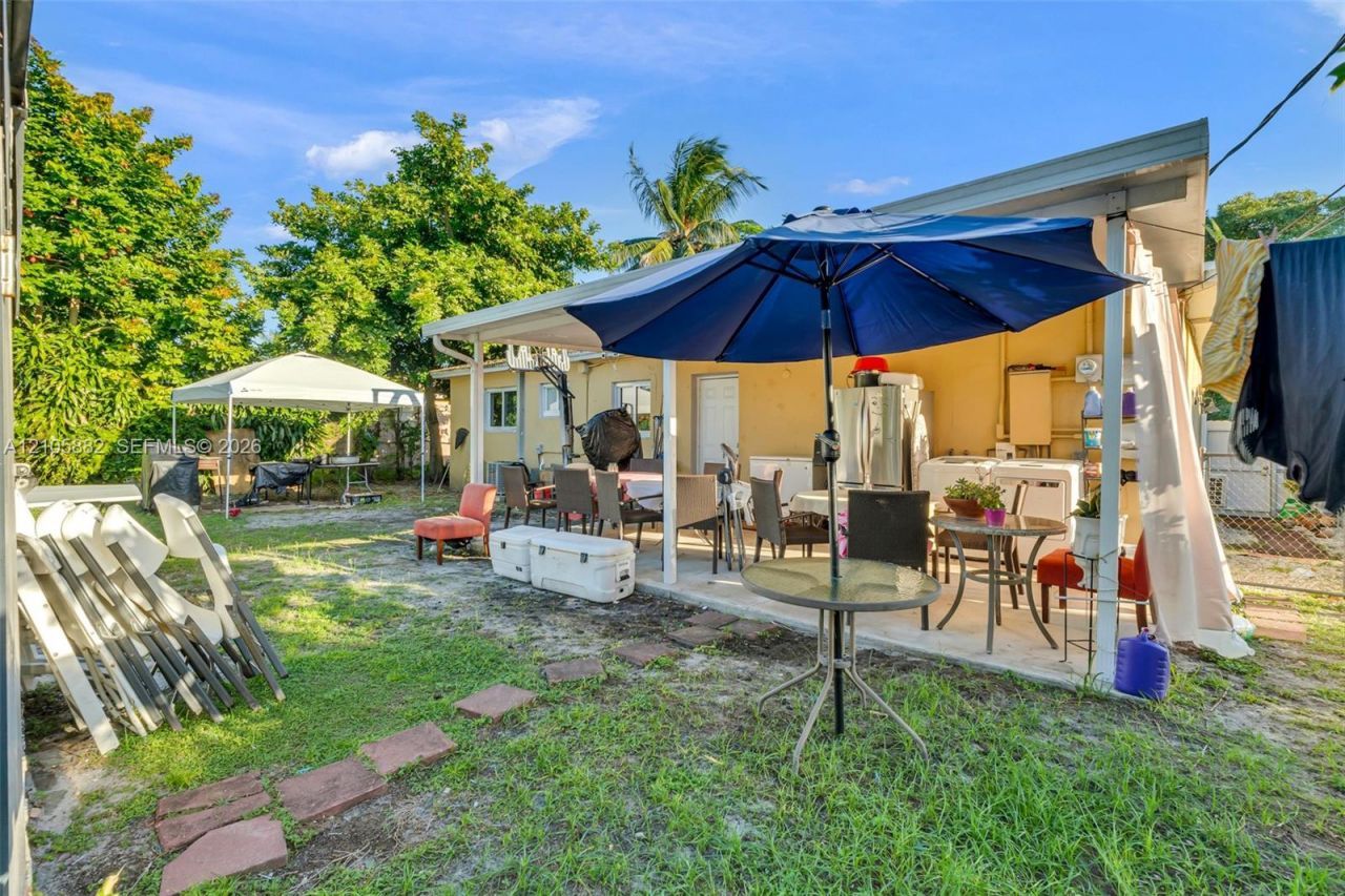 1431 NE 156th Ter, North Miami Beach, FL 33162 Photo