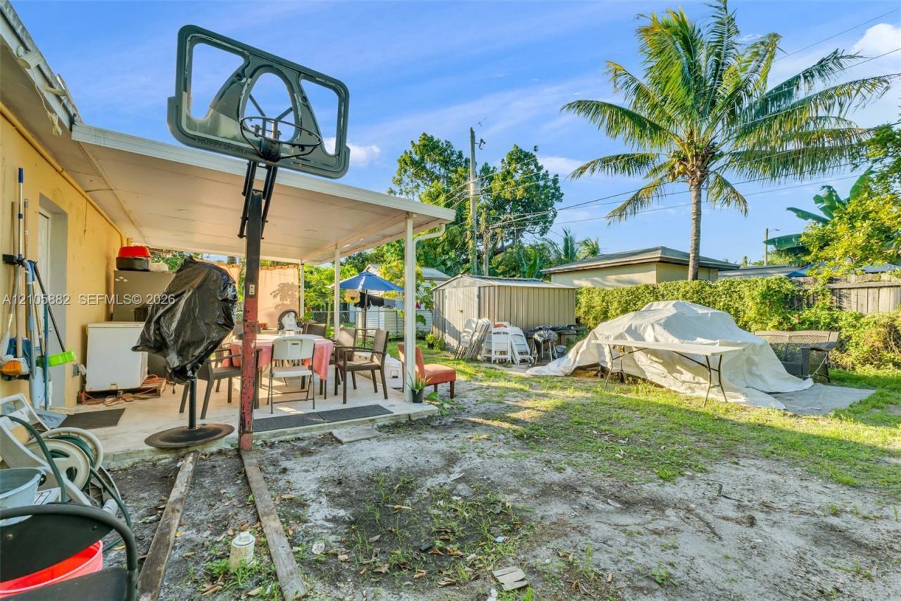 1431 NE 156th Ter, North Miami Beach, FL 33162 Photo