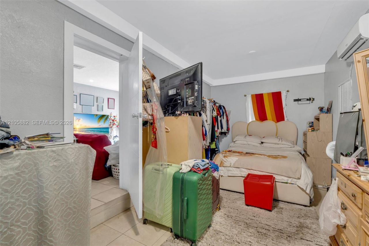 1431 NE 156th Ter, North Miami Beach, FL 33162 Photo