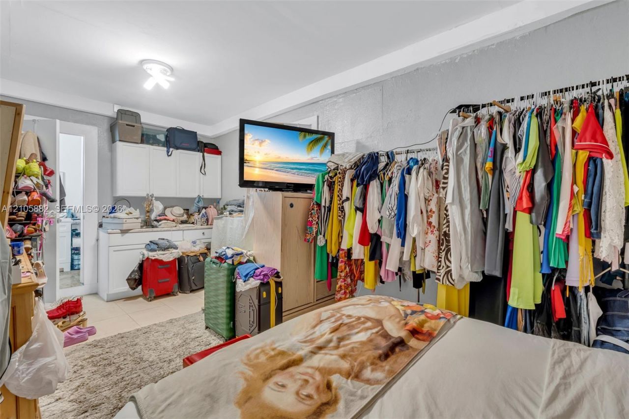 1431 NE 156th Ter, North Miami Beach, FL 33162 Photo