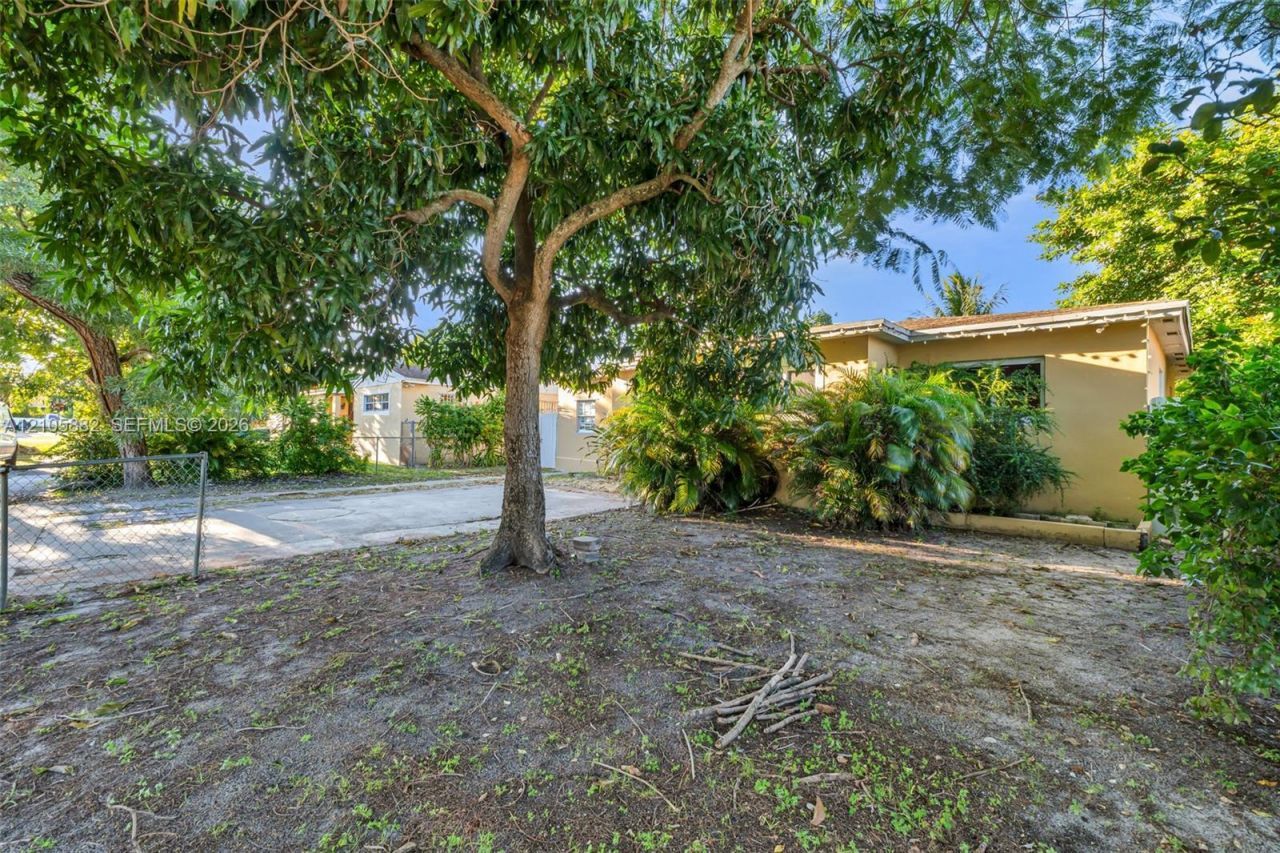1431 NE 156th Ter, North Miami Beach, FL 33162 Photo