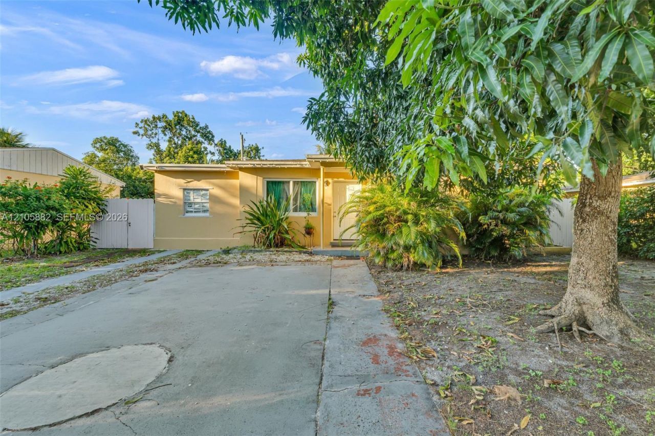 1431 NE 156th Ter, North Miami Beach, FL 33162 Photo