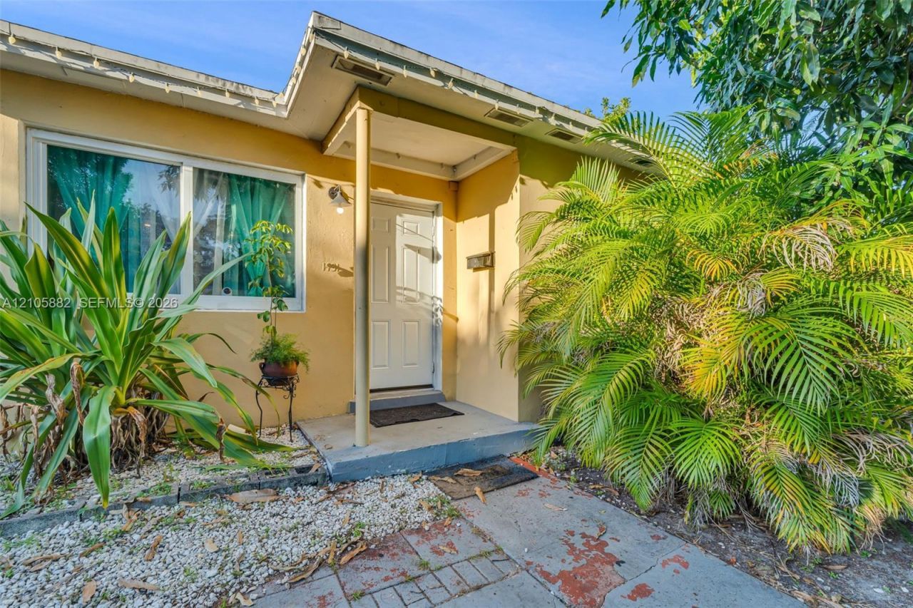 1431 NE 156th Ter, North Miami Beach, FL 33162 Photo
