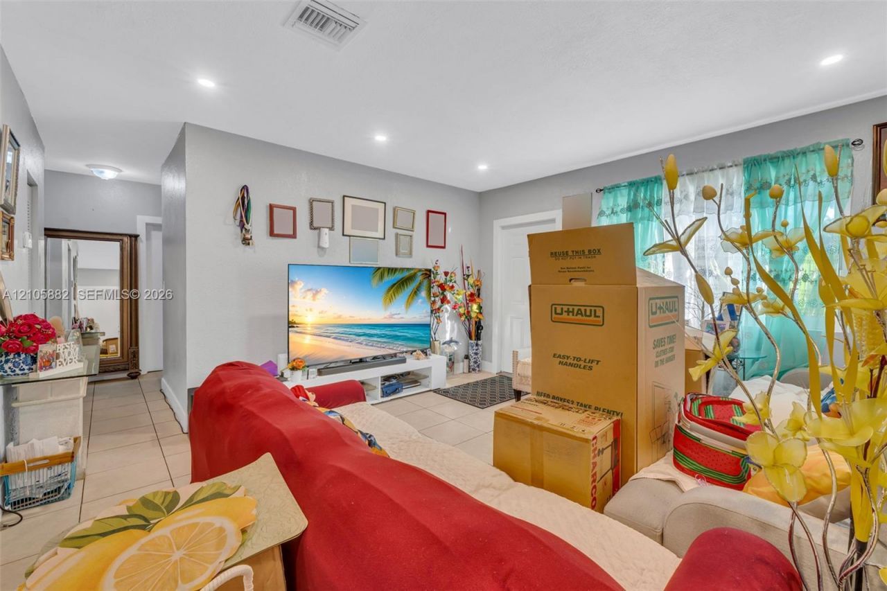 1431 NE 156th Ter, North Miami Beach, FL 33162 Photo