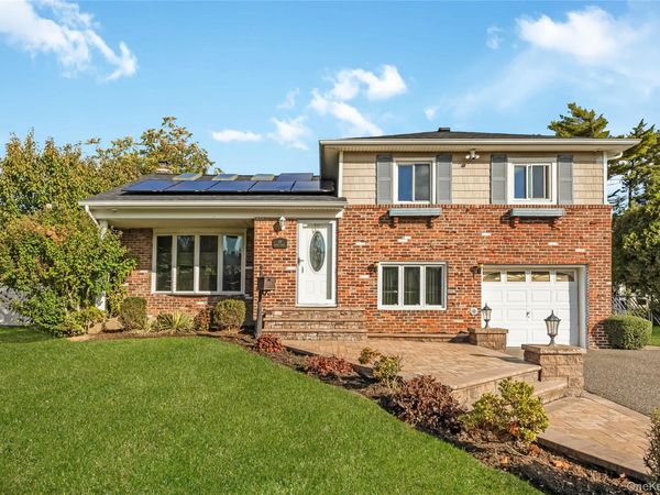 19 Grant Street , Farmingdale, NY 11735