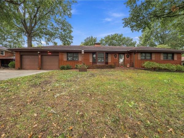 1703 NE 77 Street, Gladstone, MO 64118