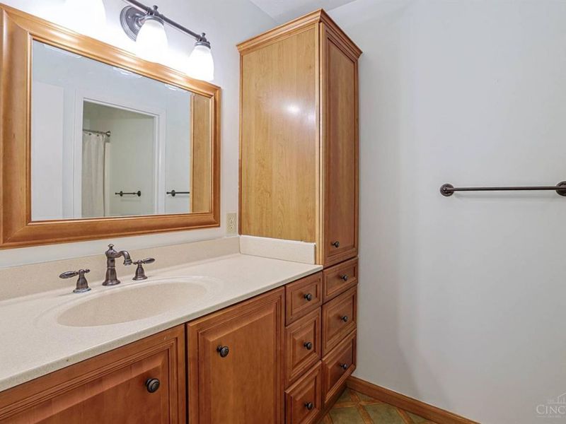 9957 Timbers Drive, Blue Ash, OH 45242 Photo 23