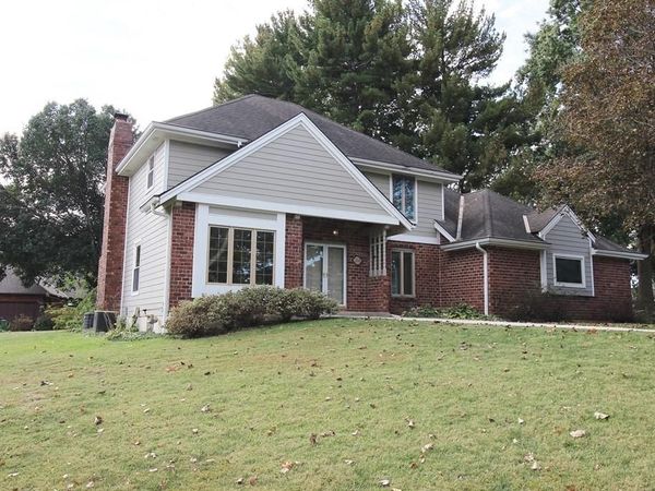 1212 NW Fairway Circle, Blue Springs, MO 64014