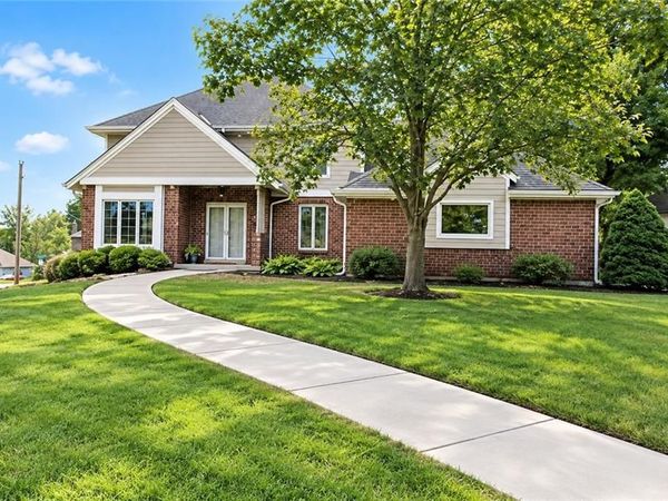 1212 NW Fairway Circle, Blue Springs, MO 64014