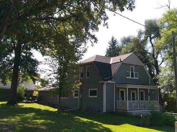 306 Parham St, Muscatine, IA 52761