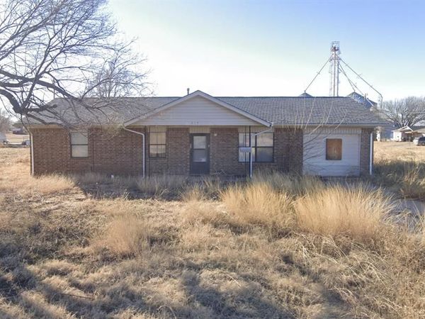 615 S Choctaw Avenue, Geary, OK 73040