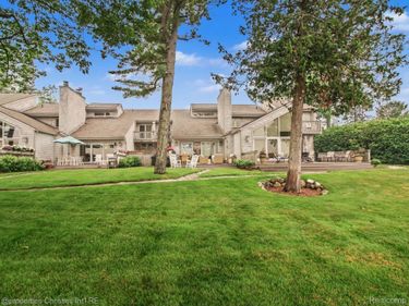 1011 Beach Drive , Unit 10, Harbor Springs, Mi 49740