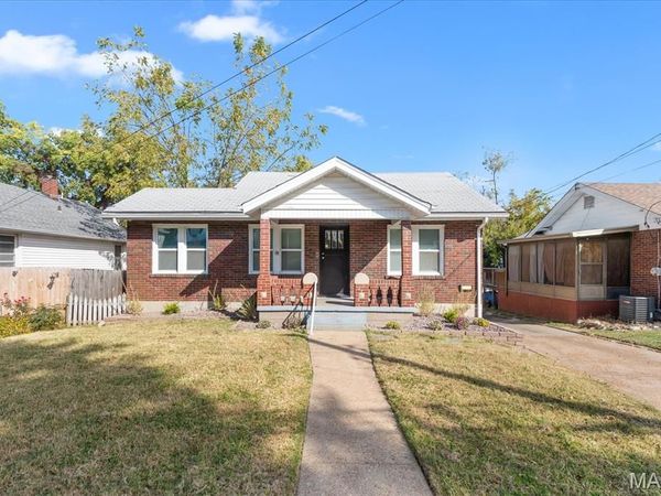 8935 Tudor Avenue, St Louis, MO 63114