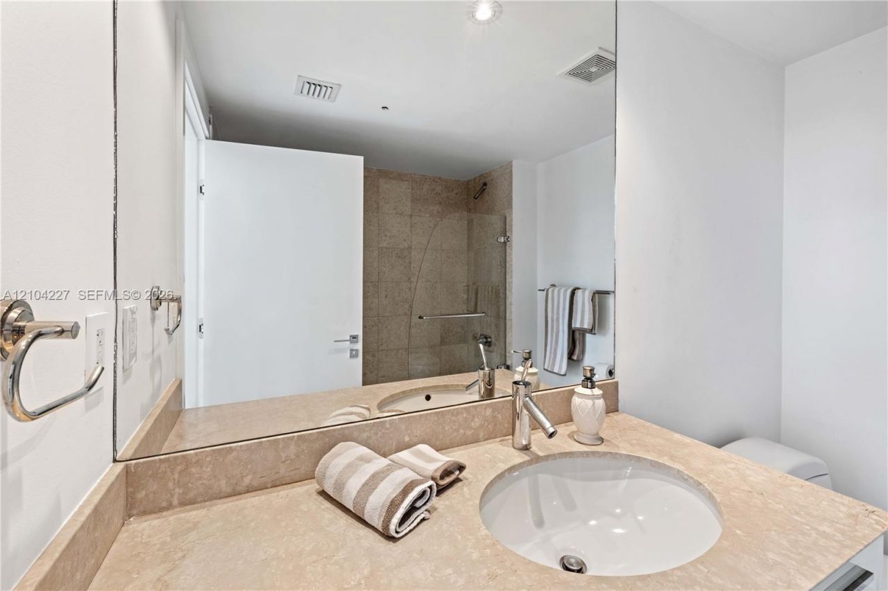 400 Alton Rd , Unit 610, Miami Beach, FL 33139 Photo