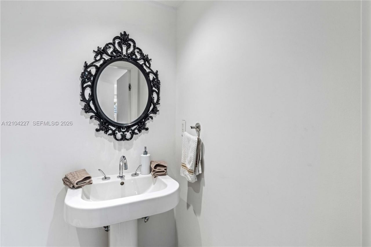 400 Alton Rd , Unit 610, Miami Beach, FL 33139 Photo
