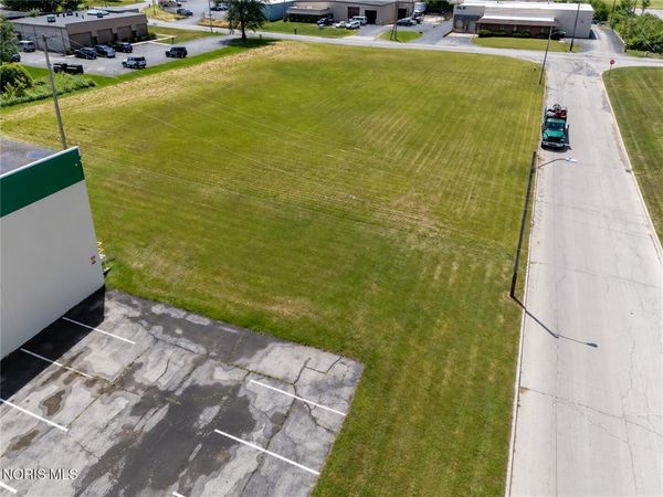 243 Arco Drive , Toledo, OH 43607
