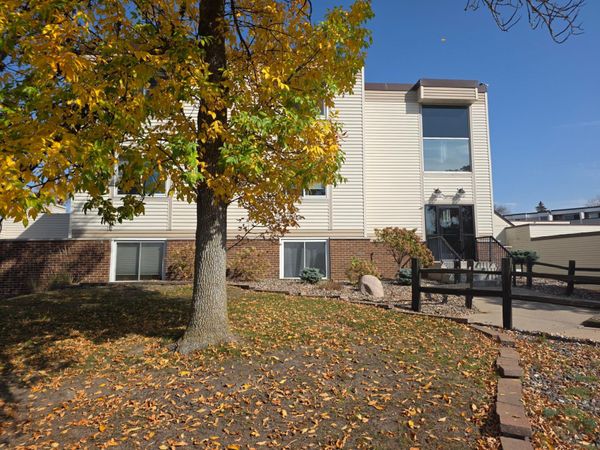 10720 Rockford Road, Unit 208, Plymouth, MN 55442