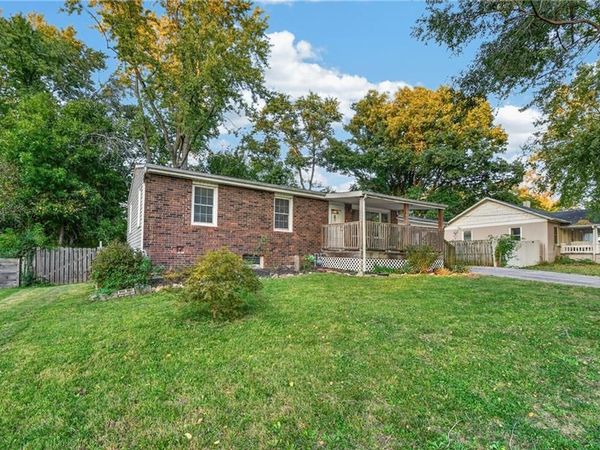 440 W Broadway Street, Peculiar, MO 64078