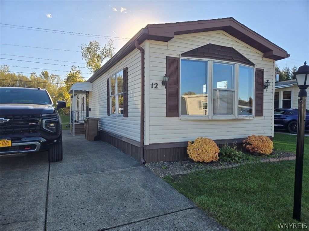 12 Parkside , Cheektowaga, NY 14227 Main Photo