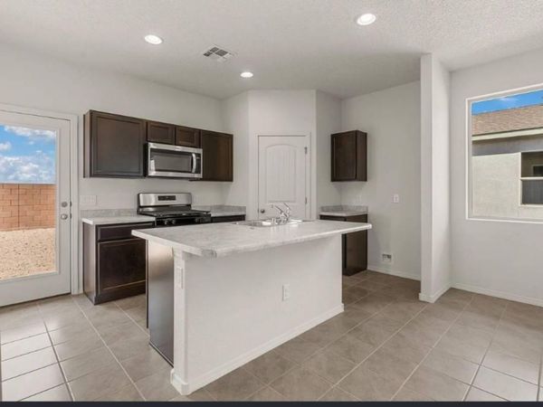 32 Camino Viejo , Los Lunas, NM 87031