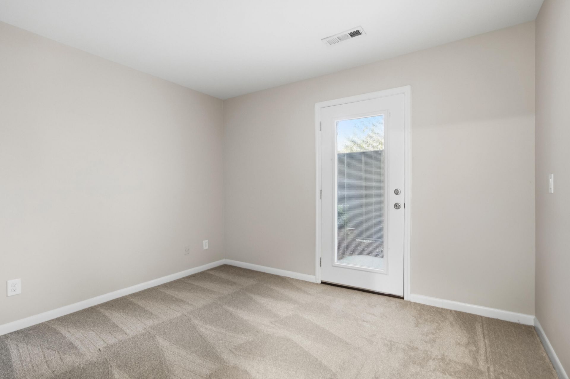 1203 Village Creek Lane Photo 10