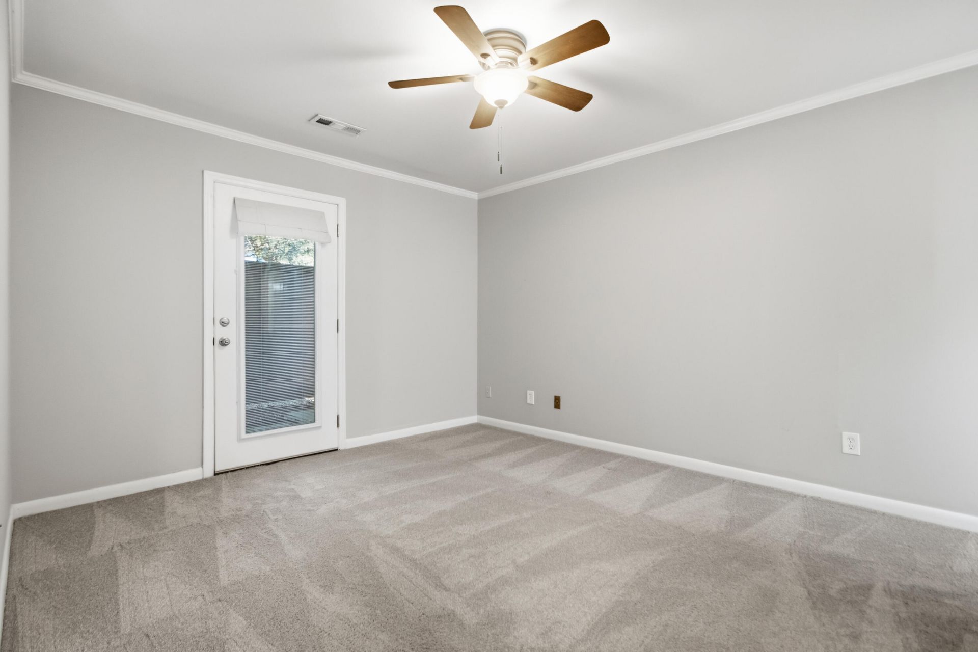1203 Village Creek Lane Photo 12