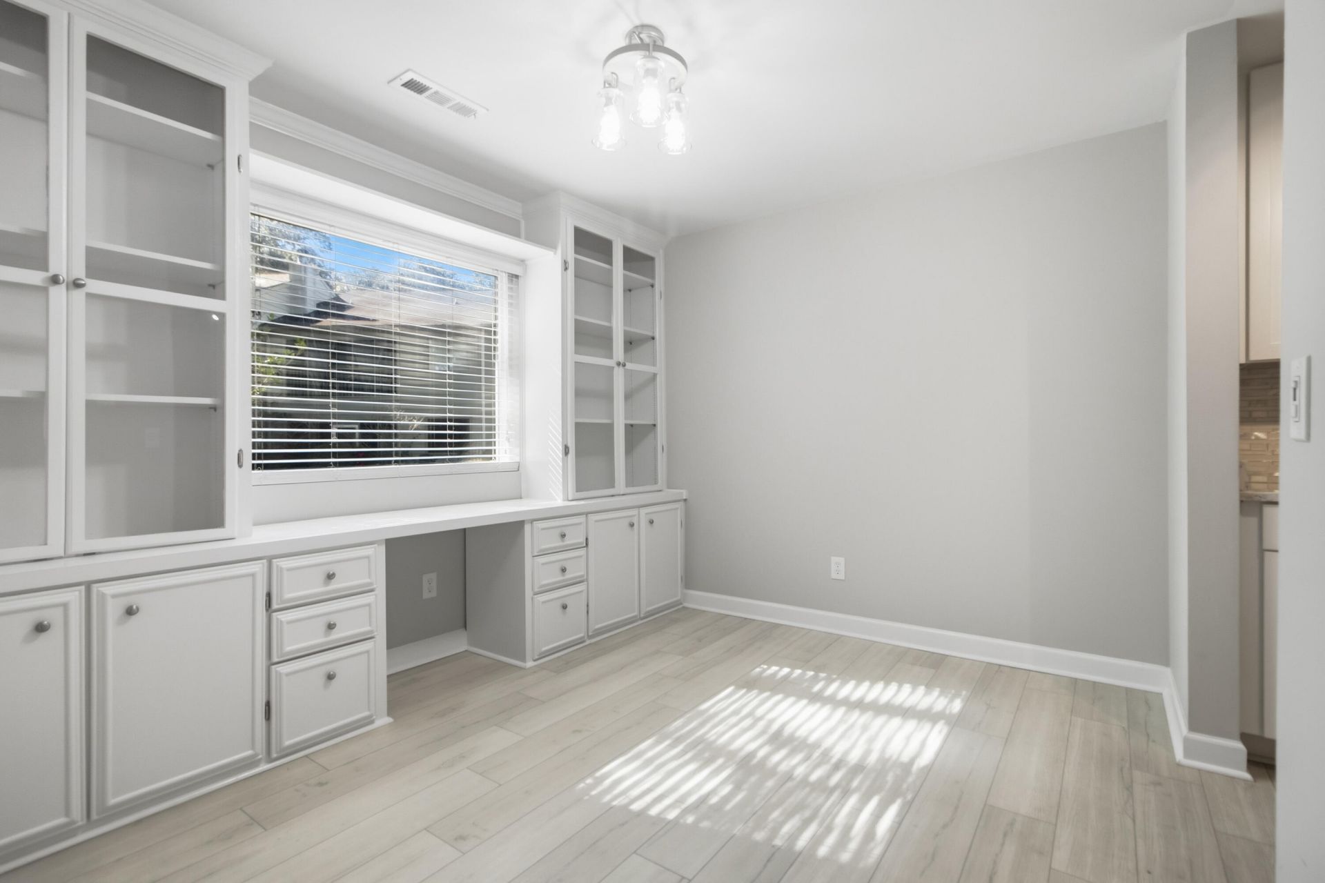 1203 Village Creek Lane Photo 8