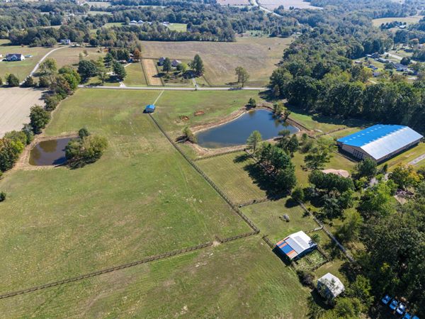 131 Parker Rd , Portland, TN 37148