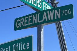 760 Greenlawn Drive  photo 4