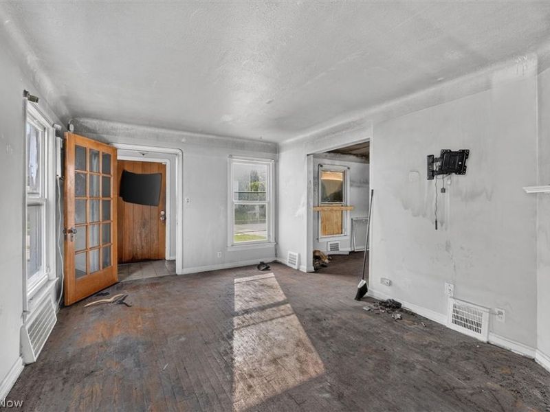 304 E 248th Street, Euclid, OH 44123 Photo 7