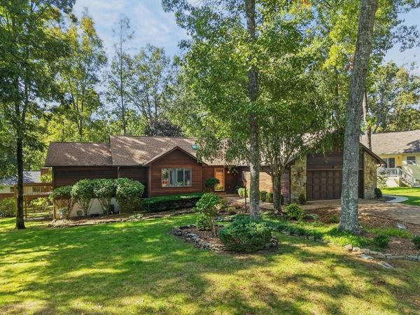 22 Lakeside Cir, Crossville, TN 38558