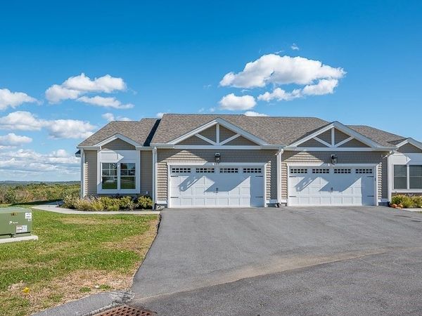17 Pinnacle Place, Unit 108, Millbury, MA 01527