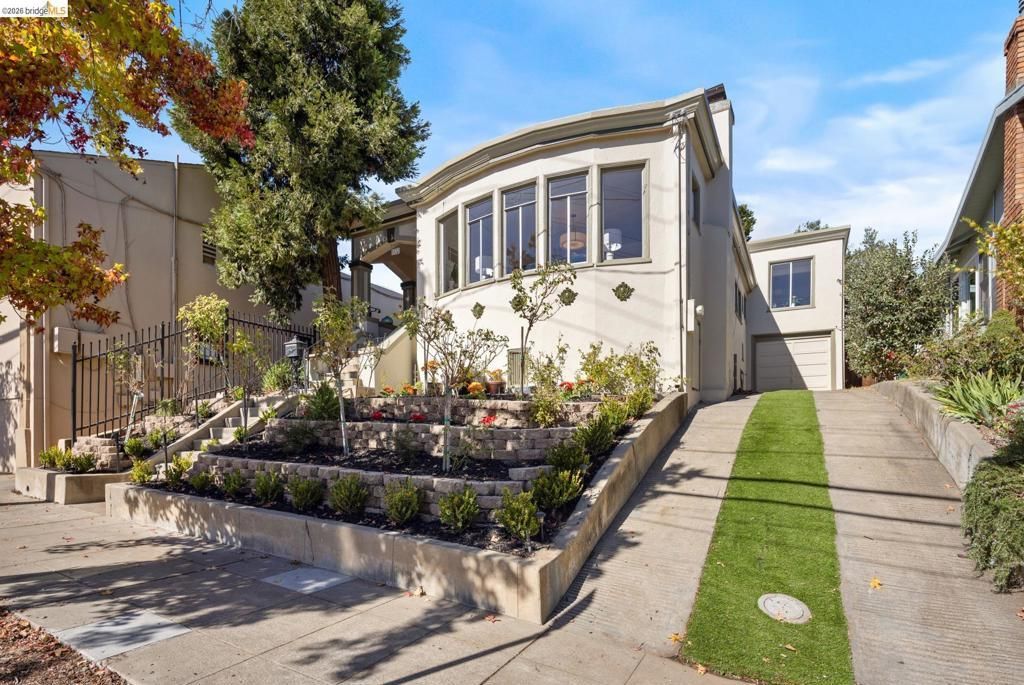 1322 E 38th St, Oakland, CA 94602 Main Photo