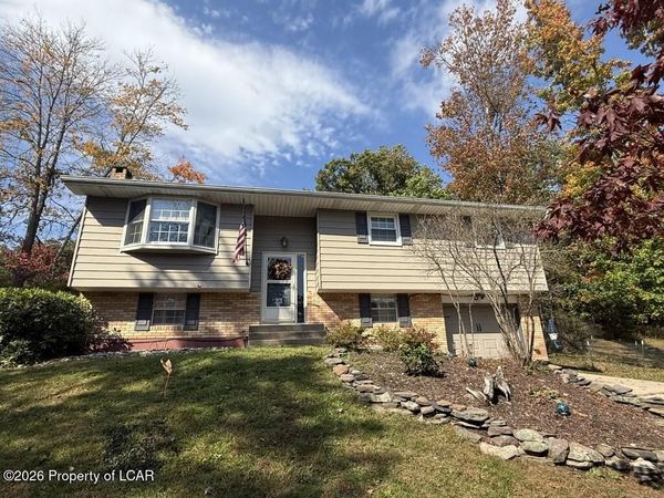 133 Armstrong Drive, Shavertown, PA 18708