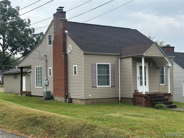 1831 Good Hope Street , Cape Girardeau, MO 63703