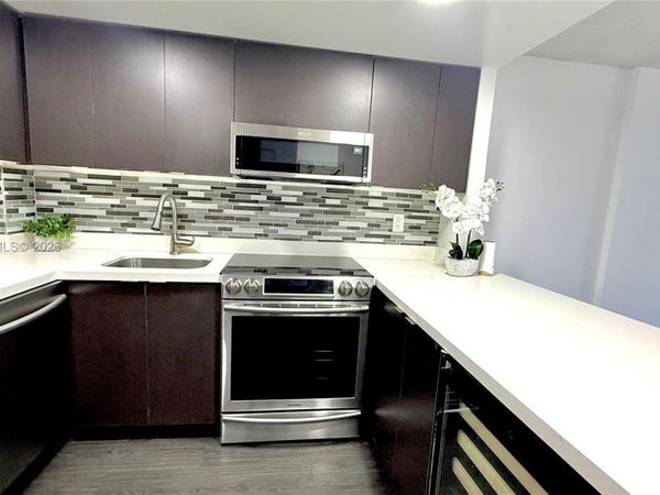 16950 W Dixie Hwy , Unit 330, North Miami Beach, FL 33160