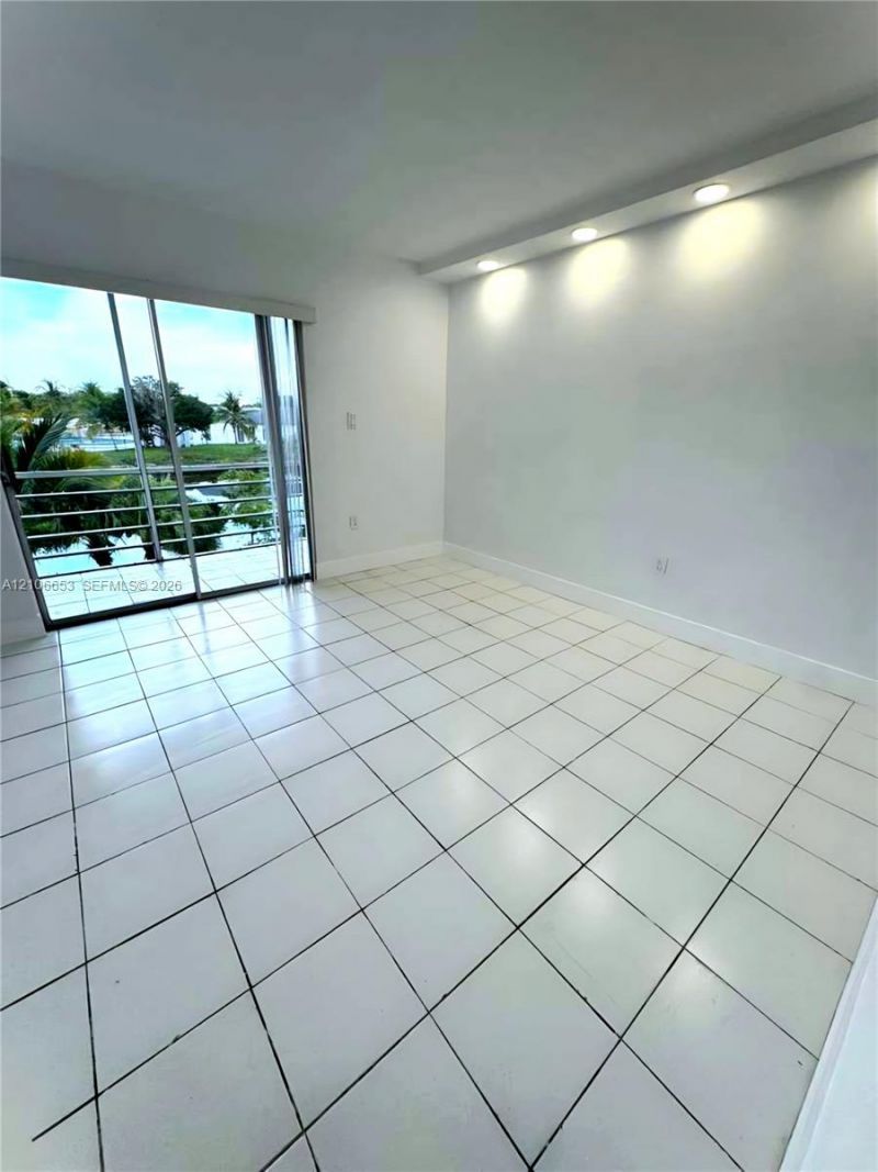 65 NE 202nd Ter , Unit Q30, North Miami Beach, FL 33179 Photo
