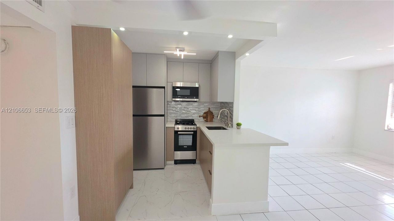 65 NE 202nd Ter , Unit Q30, North Miami Beach, FL 33179 Photo