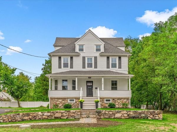 114 Hull St, Hingham, MA 02043