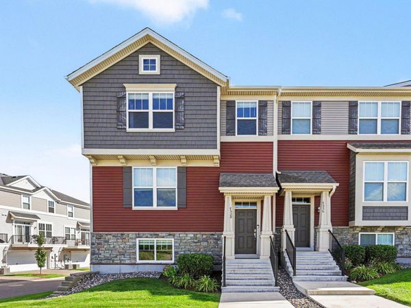 7528 38th Street N, Oakdale, MN 55128