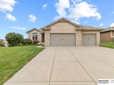 9803 S 68th Street, Papillion, NE 68133