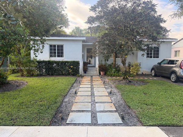 132 Whitethorn Dr , Miami Springs, FL 33166