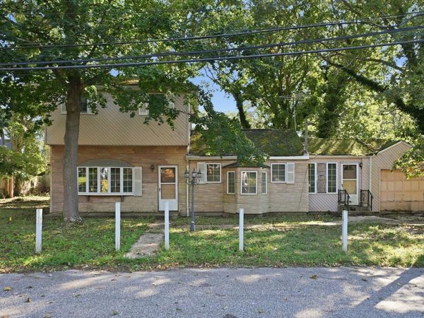 6 Cherry Lane , Lake Grove, NY 11755