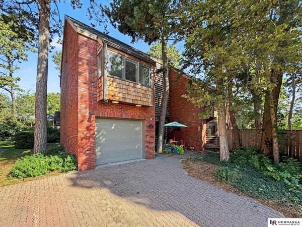 1318 Three Pines Court, Lincoln, NE 68510
