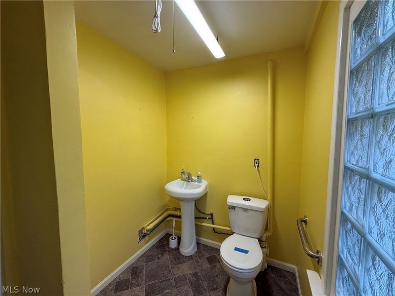 781 Lovers Lane, Akron, OH 44306 Photo 14